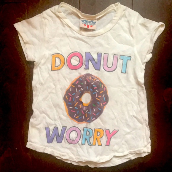 🥳 3/$35 Junk‎ food donut worry be happy tshirt 2 - Picture 1 of 3